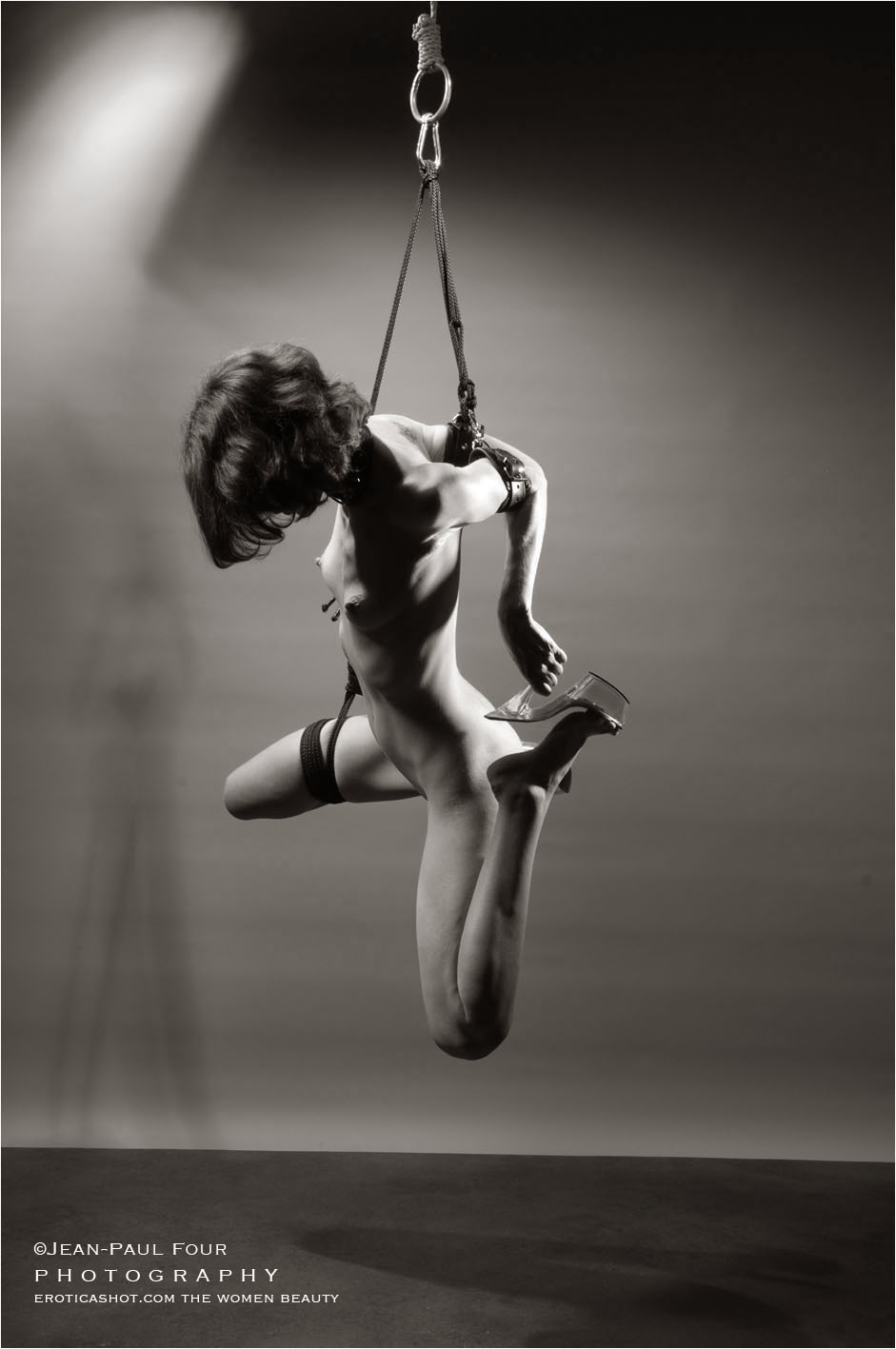 Cecile_T, elegant and fine slave, arms tied behind her back, pict by �Jean-Paul Four