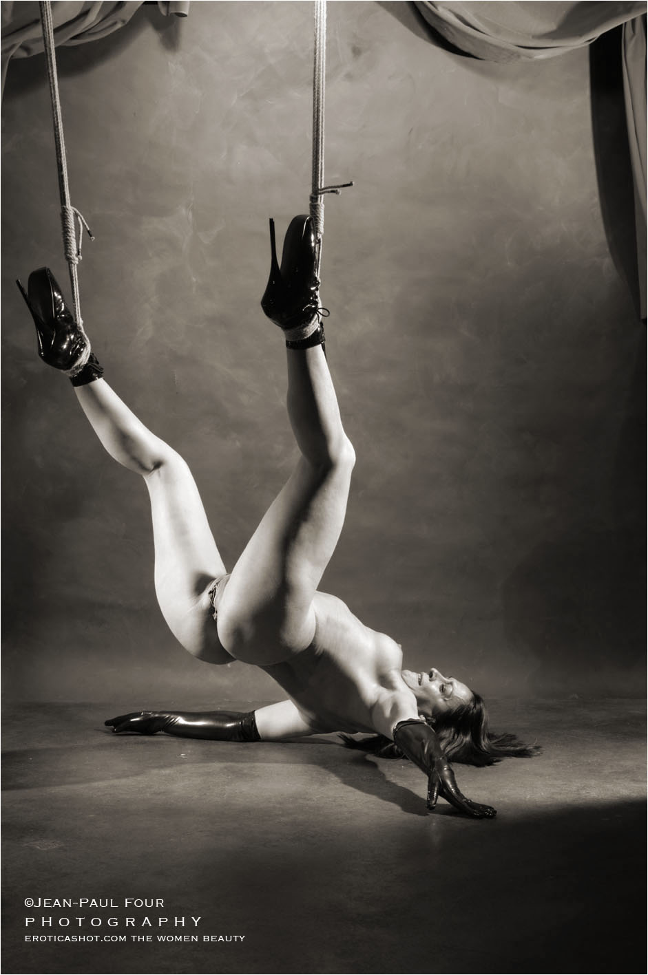 Olinda, total slut, hot brunette, shibari, self suspension, pee game, mouth retractor, anal fucking bitch, slave follow her on eroticashot.com pict by Jean-Paul Four