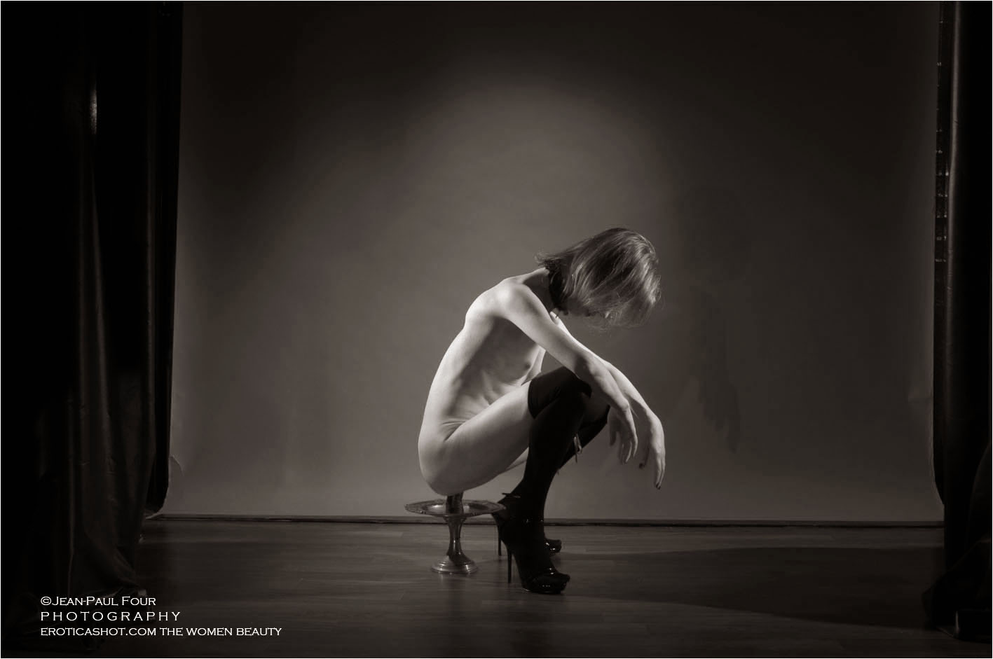 Shakti, teenage body, housewife, androgynous, self suspension, self fucking, nice pussy and black rosebud in her ass hole, pee girl, pict by �Jean-Paul Four